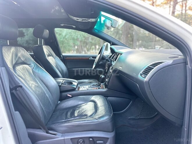 Audi Q7-16