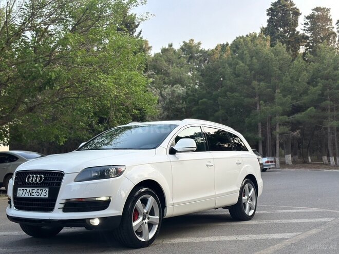 Audi Q7-5