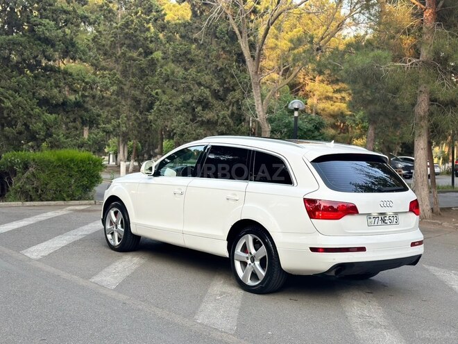 Audi Q7-8