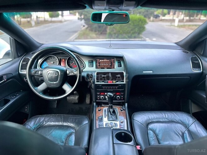 Audi Q7-19