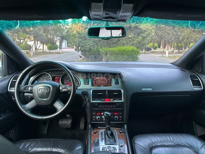 Audi Q7-18