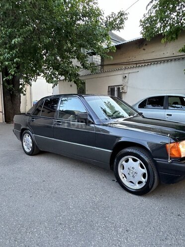 Mercedes 190-2