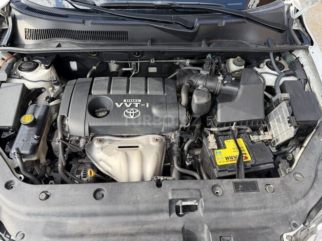 Toyota RAV4-8