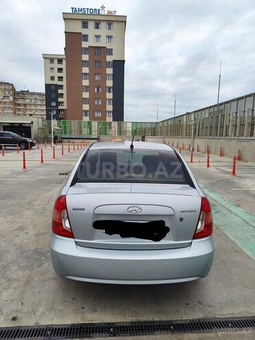 Hyundai Accent-2