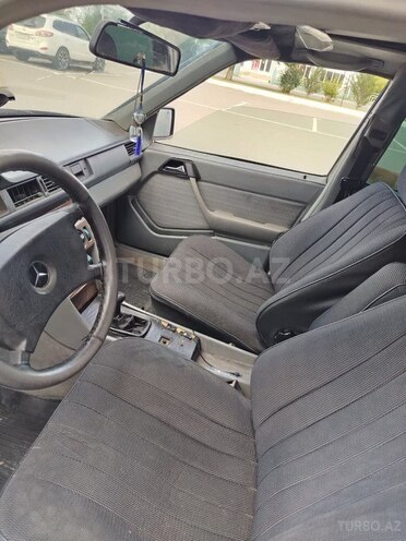 Mercedes 230 E-7