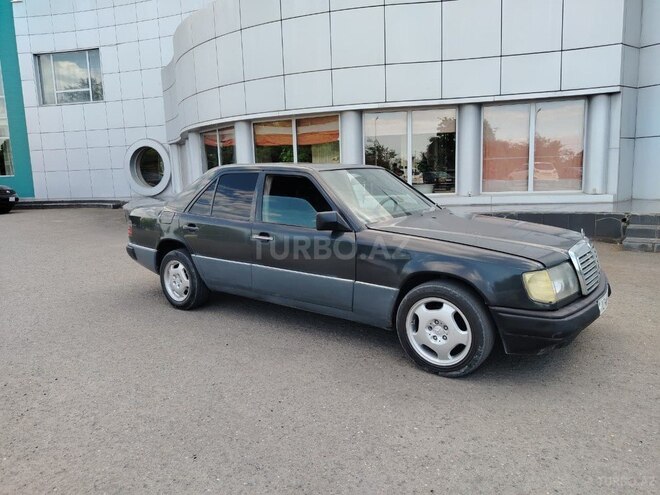 Mercedes 230 E-5