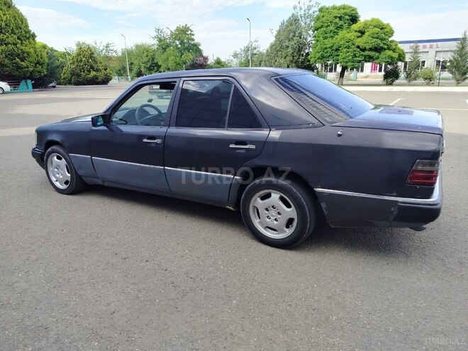 Mercedes 230 E-8