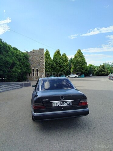 Mercedes 230 E-3