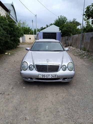 Mercedes E 220-1