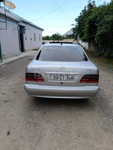Mercedes E 220-7