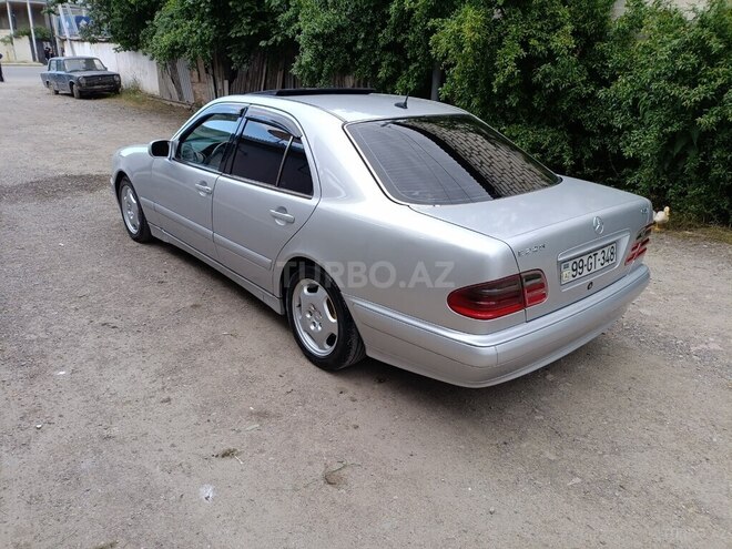 Mercedes E 220-9