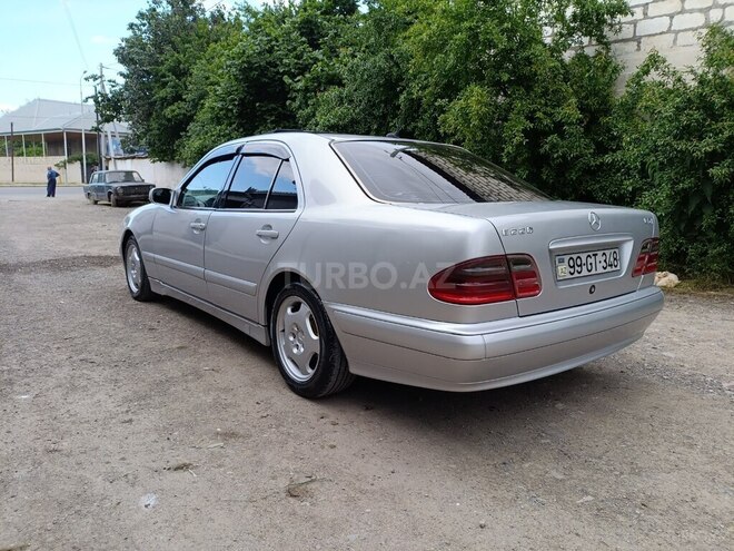 Mercedes E 220-10