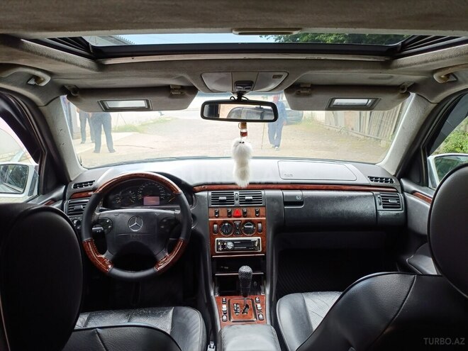 Mercedes E 220-14