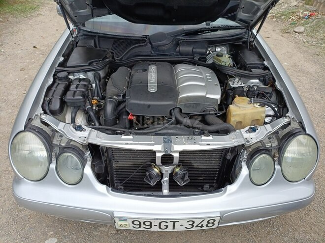 Mercedes E 220-17