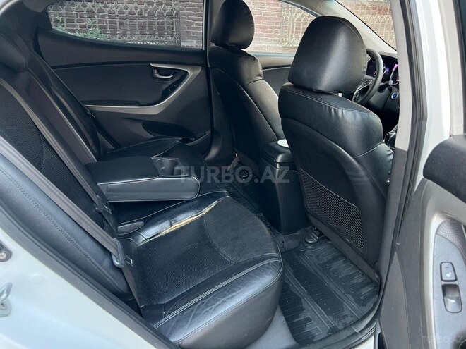 Hyundai Elantra-8