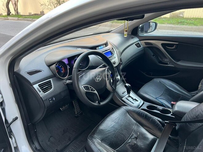 Hyundai Elantra-7