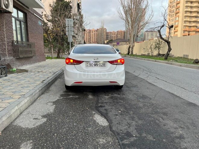 Hyundai Elantra-9