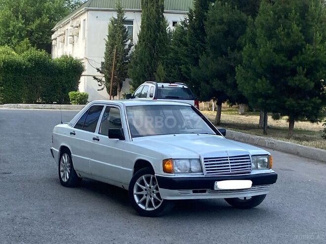 Mercedes 190-1