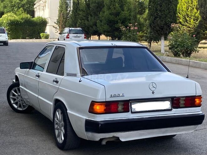 Mercedes 190-17