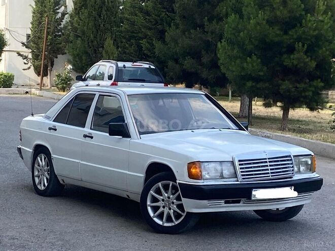 Mercedes 190-10