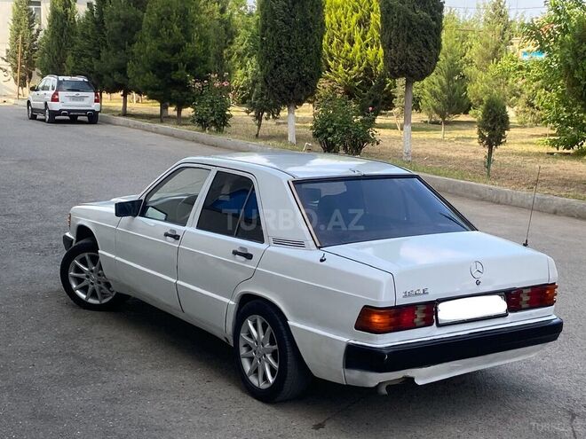 Mercedes 190-15