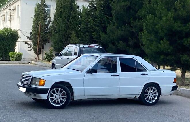 Mercedes 190-12