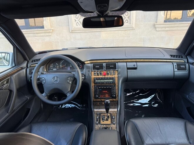 Mercedes E 280-13