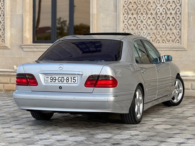 Mercedes E 280-9