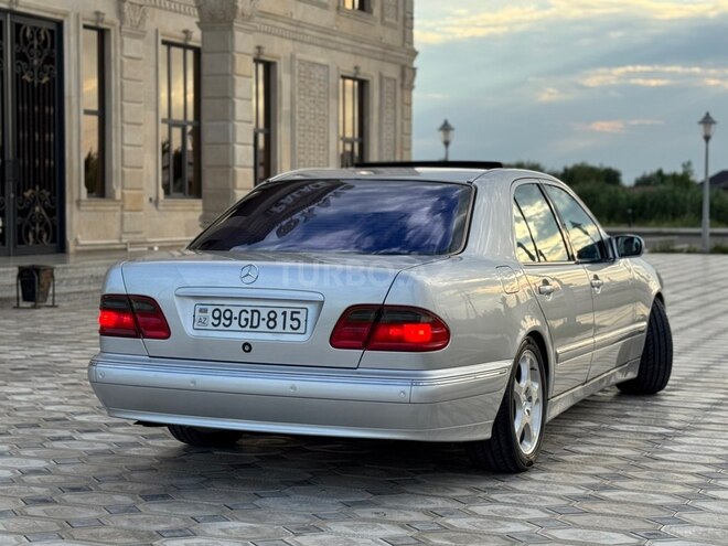 Mercedes E 280-8