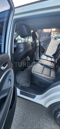 Hyundai Santa Fe-12