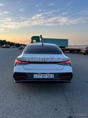 Hyundai Elantra-2