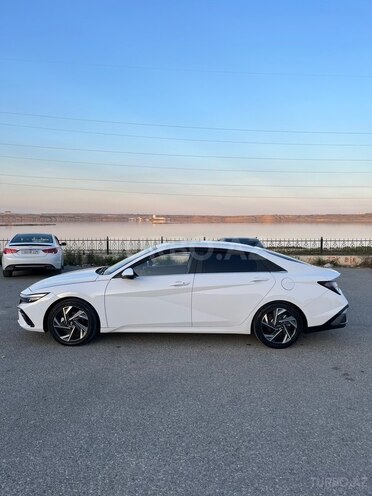 Hyundai Elantra-4