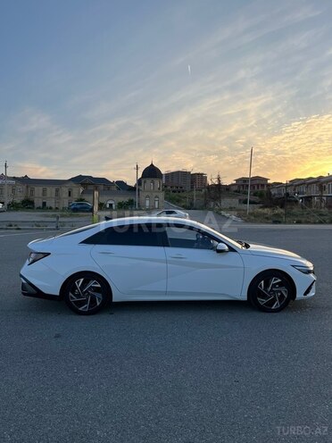 Hyundai Elantra-3