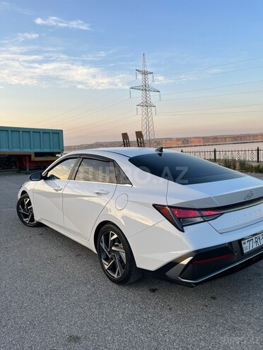 Hyundai Elantra-13
