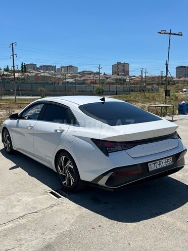 Hyundai Elantra-16