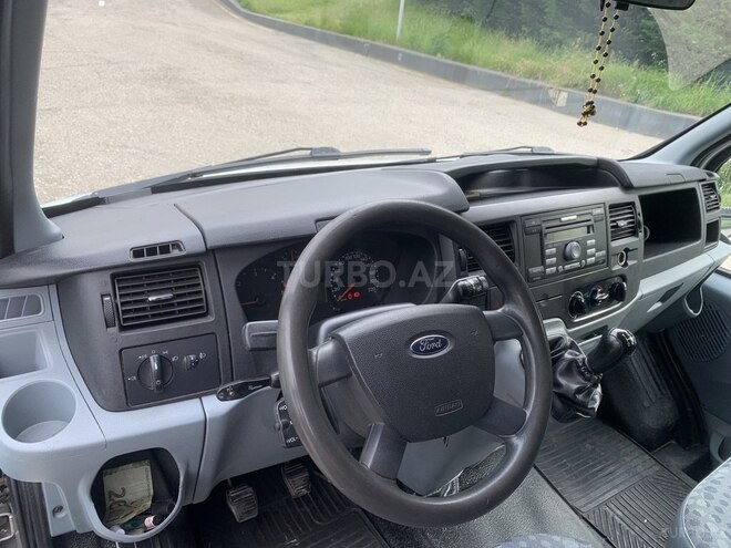 Ford Transit-4