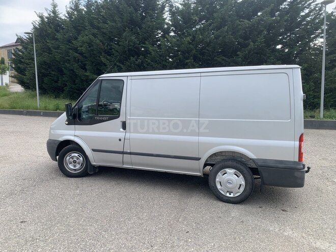 Ford Transit-5