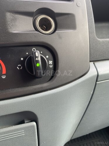 Ford Transit-6