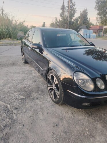 Mercedes E 270-2