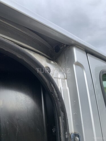 Ford Transit-9
