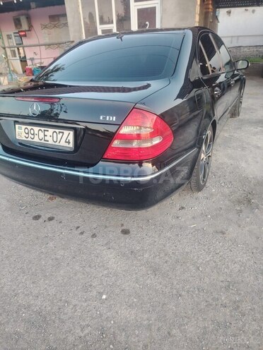 Mercedes E 270-3