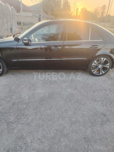 Mercedes E 270-6