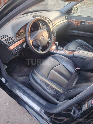 Mercedes E 270-7