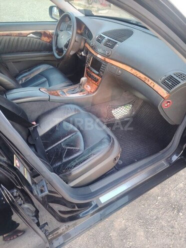 Mercedes E 270-10