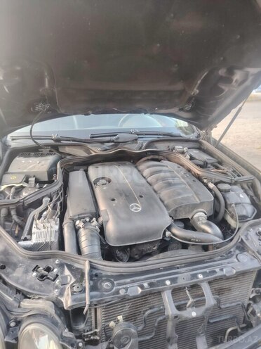 Mercedes E 270-11
