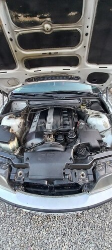 BMW 320-6