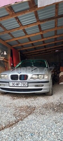 BMW 320-1
