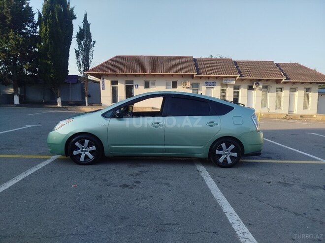 Toyota Prius-5
