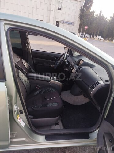 Toyota Prius-16