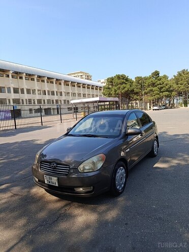 Hyundai Accent-2